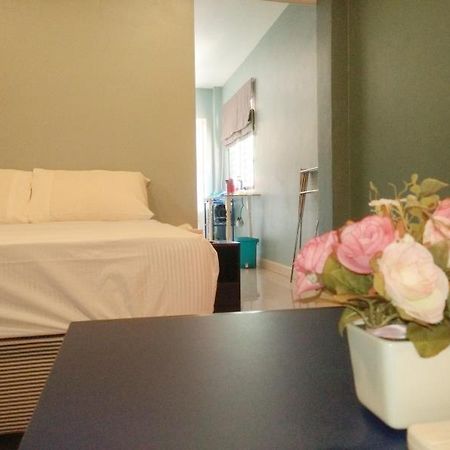 Aree Studio Guesthouse2 Pantai Bang Tao Bagian luar foto