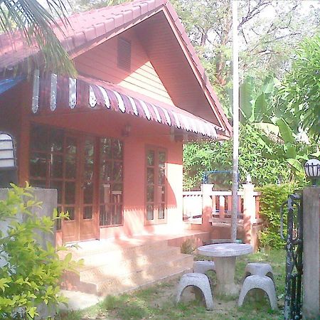 Aree Studio Guesthouse2 Pantai Bang Tao Bagian luar foto