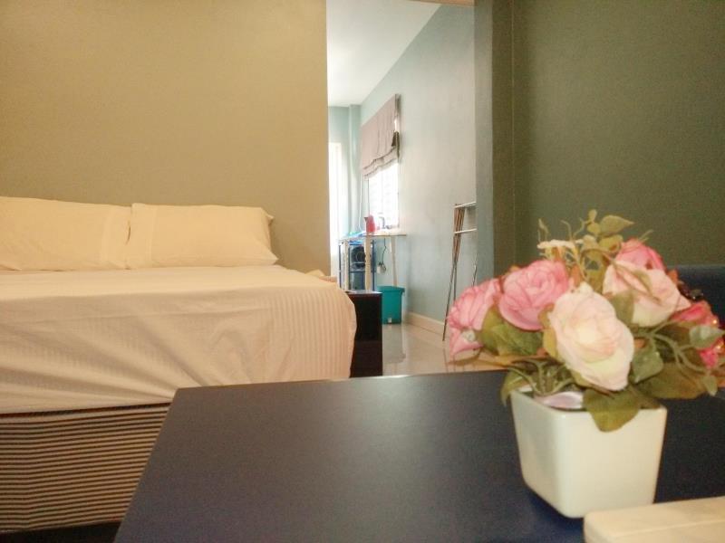 Aree Studio Guesthouse2 Pantai Bang Tao Bagian luar foto