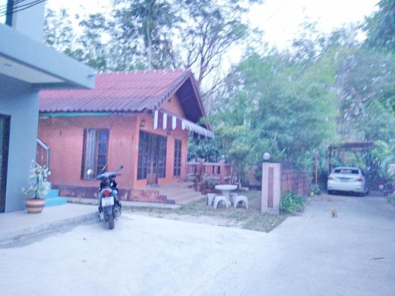 Aree Studio Guesthouse2 Pantai Bang Tao Bagian luar foto