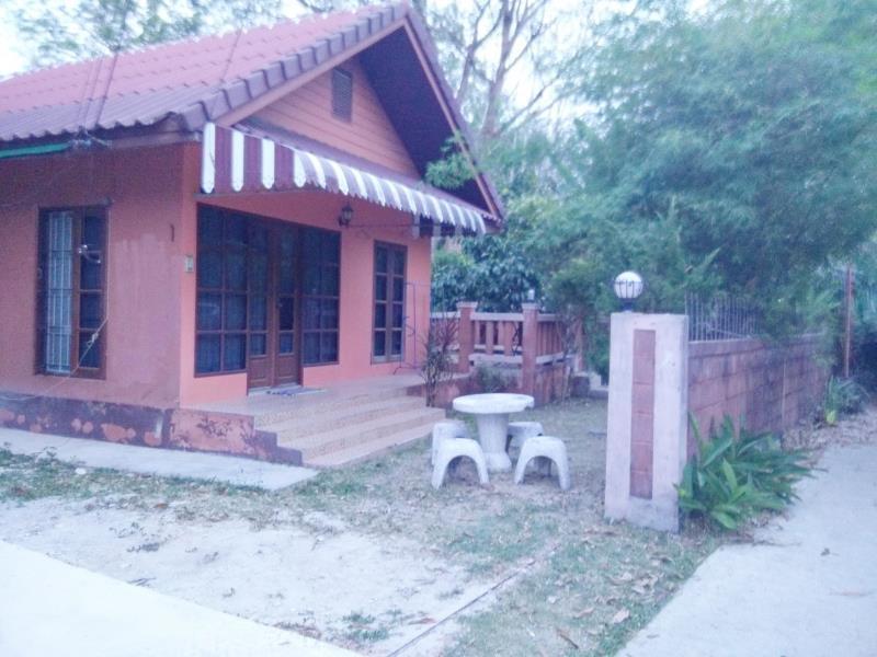 Aree Studio Guesthouse2 Pantai Bang Tao Bagian luar foto